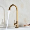 Küchenarmatur im Retro-Stil mit einem Griff aus galvanisiertem Messing in Gold